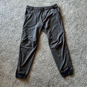 Lululemon Bespoke Joggers Size: 32 Gray